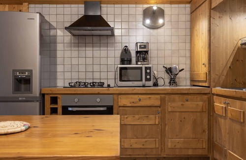 Sallanches Apartment | Holiday Apartment "L'éterlou" with Mountain View, Private Terrace & Wi-Fi