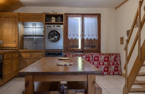 Sallanches Apartment | Holiday Apartment "L'éterlou" with Mountain View, Private Terrace & Wi-Fi