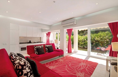 Vale do Lobo Apartment | Holiday Apartment 'Large Apartment in Vale do Lobo' with Private Garden & Wi-Fi