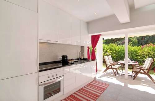 Vale do Lobo Apartment | Holiday Apartment 'Large Apartment in Vale do Lobo' with Private Garden & Wi-Fi