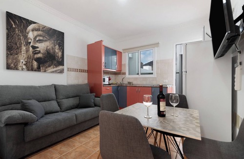 Aguimes Apartment | Holiday Apartment 'One Life One Dream House' with Sea View, Wi-Fi and Air Conditioning