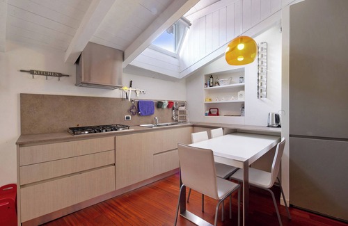 Citta Alta Apartment | Holiday Apartment "Penthouse in Città Alta - Bergamo" with Wi-Fi