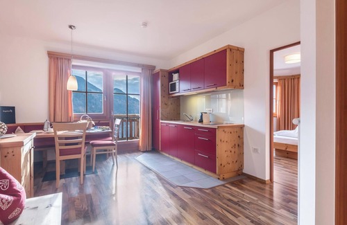 Albions Apartment | Holiday Apartment 'Riegelehof 2' with Balcony, Garden & Wi-Fi