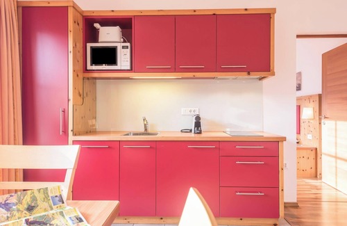 Albions Apartment | Holiday Apartment 'Riegelehof 2' with Balcony, Garden & Wi-Fi