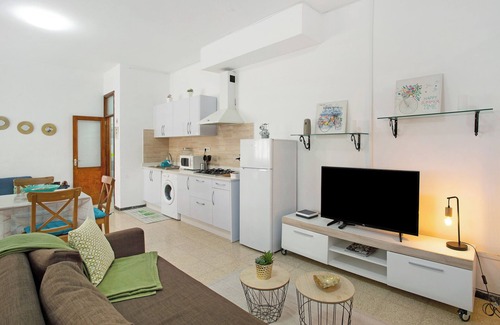 Ingenio Apartment | Holiday Apartment "Sarah's Kite 1 Playa Del Burrero" with Sea View, Terrace & Wi-Fi