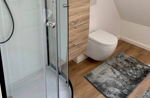 Altenholz-Klausdorf Apartment | Holiday Apartment "The Shaw House" with Shared Heated Pool, Shared Terrace & Wi-Fi