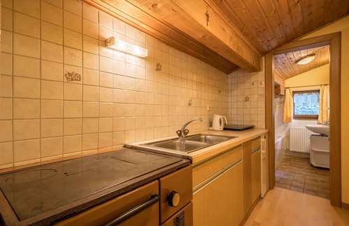 Senales Apartment | Holiday Apartment “Untervernatsch Enzian” with Balcony, Shared Outdoor Area & Wi-Fi