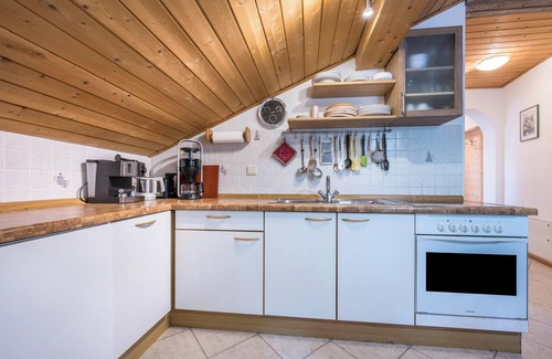 Spinga Apartment | Holiday Apartment "Waldesruh" with Mountain View, Balcony & Wi-Fi