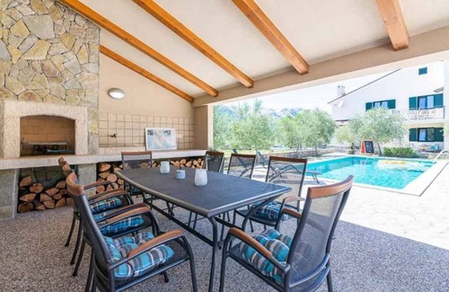 Jurandvor Apartment | Holiday apartment with shared swimming pool