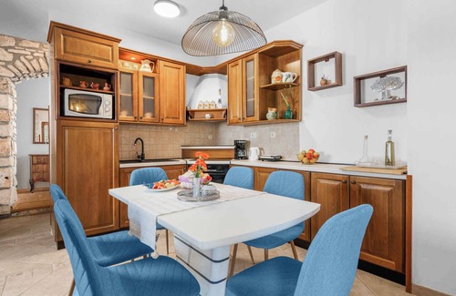 Krsan Apartment | Holiday apartment with air conditioning