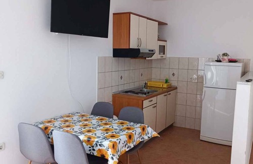 Lopar Apartment | Holiday apartment with air conditioning in quiet surroundings