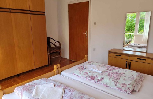 Plomin Apartment | Holiday apartment with balcony and assembly pool