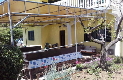 Lopar Apartment | Holiday apartment with barbecue and children's playground