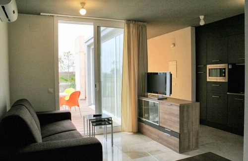 L'Escala Apartment | Holiday apartment with a beautiful garden and several small pools