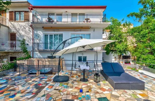 Klanfari Apartment | Holiday apartment With jacuzzi and terrace