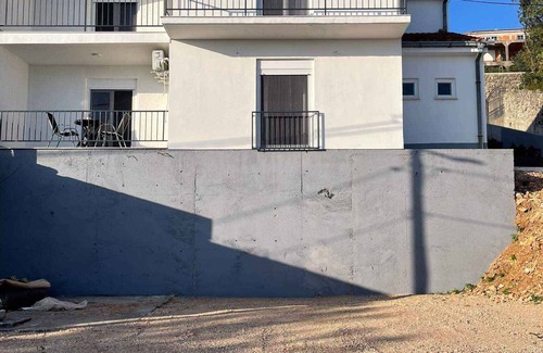 Klanfari Apartment | Holiday apartment with air conditioning and sea views
