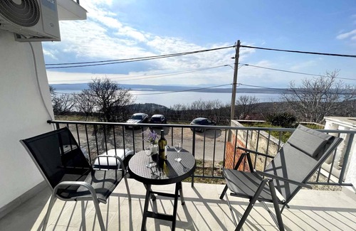 Klanfari Apartment | Holiday apartment with air conditioning and sea views