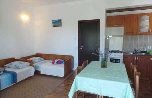 Nin Apartment | Holiday apartment with air conditioning