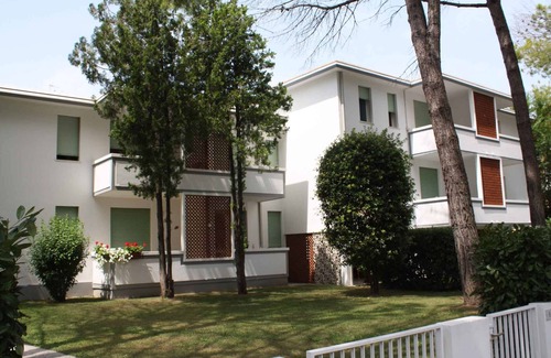 Bibione Pineda Apartment | Holiday apartment with balcony and air conditioning