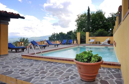 Gattaia Apartment | Holiday apartment with terrace and pool