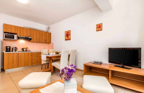 Suha Punta Apartment | Holiday apartment with pool