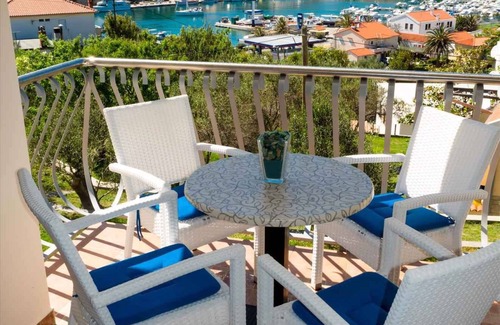 Banjol Apartment | Holiday apartment with sea view