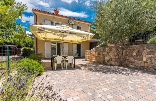 Soline Apartment | Holiday apartment With sea views and air conditioning