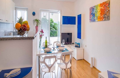 Vrbnik Apartment | Holiday apartment with sea views and close to the beach