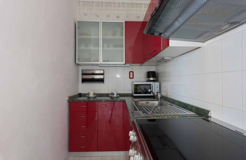 Ravni Apartment | Holiday apartment with sea view and barbecue facilities