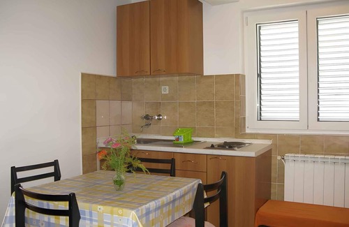 Banjol Apartment | Holiday apartment with terrace and sea view