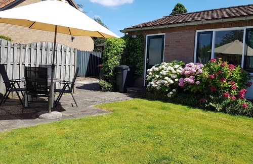 Burgh-Haamstede House | Holiday bungalow Dreef 21 detached with spacious garden near the sea