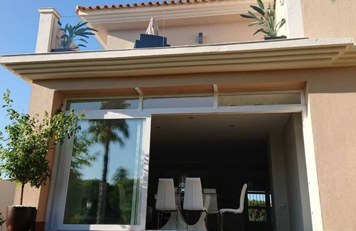Campano House | Holiday Home Villa Loma Beach with Pool, Garden & Wi-Fi