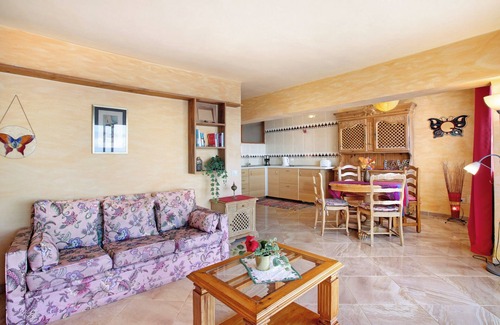 La Matanza de Acentejo Apartment | Holiday Apartment "En Jardín Mariposa" with Sea View, Shared Pool & Wi-Fi