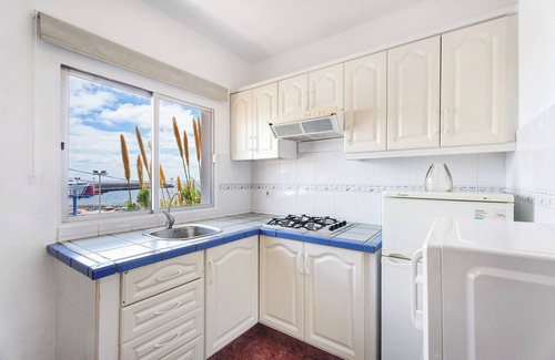 Puerto de la Estaca House | Holiday Home 'El Puerto De La Estaca 3' with Sea View, Private Garden and Balcony