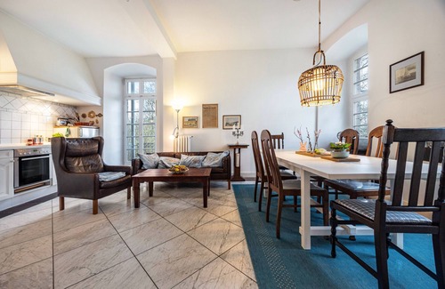 Trendelburg Apartment | Holiday flat 'Apartment Burggarten' with dream view and terrace