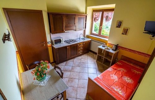 Cessapalombo Other | holiday flat 'Pomegranate' with swimming pool