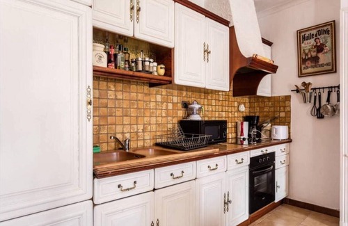 Villeneuve-les-Beziers Apartment | Holiday flat with private parking