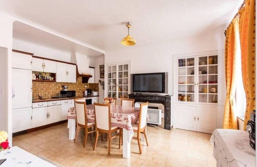 Villeneuve-les-Beziers Apartment | Holiday flat with private parking