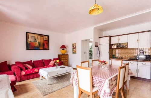 Villeneuve-les-Beziers Apartment | Holiday flat with private parking