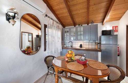 Los Llanos de Aridane Ski Chalet | Holiday Home 'El Perenquén' with Mountain View, Wi-Fi and Air Conditioning