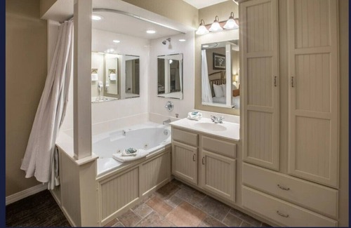 Branson Resort | Holiday Hills in Beautiful Branson Missouri a Holiday Inn Vacations Club Resort