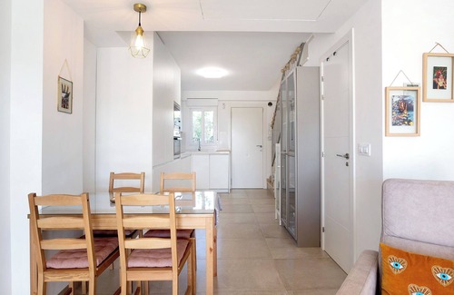 Atlanterra House | Holiday Home 'Zahara Rompeolas 31' with Sea View, Wi-Fi and Air Conditioning
