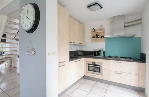 Julianadorp aan zee Villa | Holiday Home by Beach in Ooghduyne