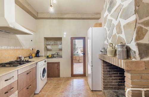 Caravaca de la Cruz House | Holiday Home "Casa Moya" with Mountain View, Private Pool & Wi-Fi