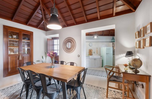 San Andres y Sauces House | Holiday Home 'El Bebedero De Los Sauces' with Sea View, Private Pool and Wi-Fi