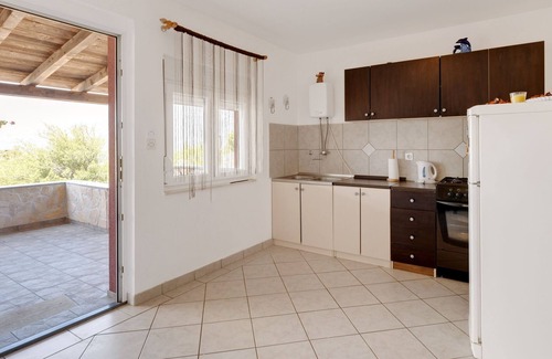 Rovanjska House | Holiday Home in Jasenice near Modrič Cave