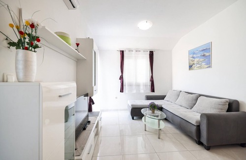 Maslenica House | Holiday Home in Jasenice near the Sea