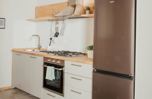 Bellinzago Novarese House | Holiday Home 'La Cocca Home' with Shared Garden and Wi-Fi