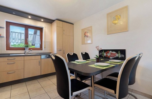 Schwanau House | Holiday Home '110qm, 4 Schlafzimmer' with Private Terrace, Private Garden and Wi-Fi