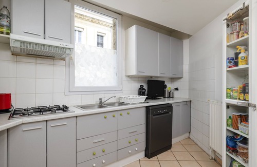 Le Bouscat House | Holiday Home 'A Bordeaux, Climatisée Avec Billard' with Private Terrace, Wi-Fi and Air Conditioning